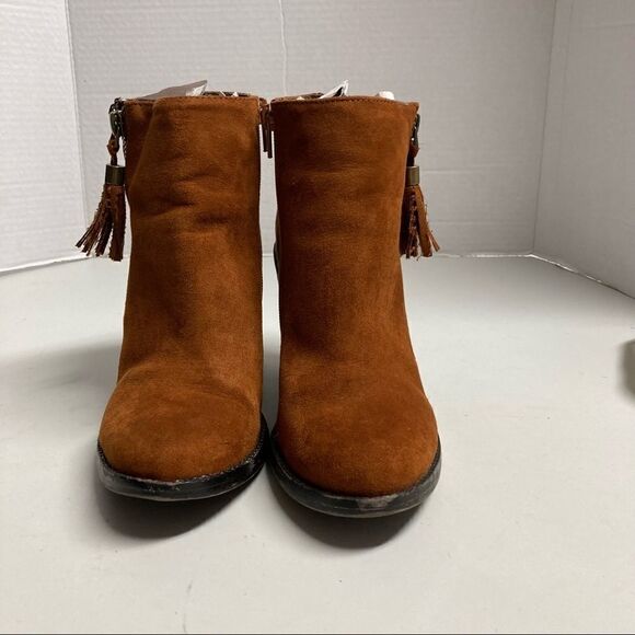 BAMBOO, fringe heeled  booties, Size 6 - Picture 5 of 13